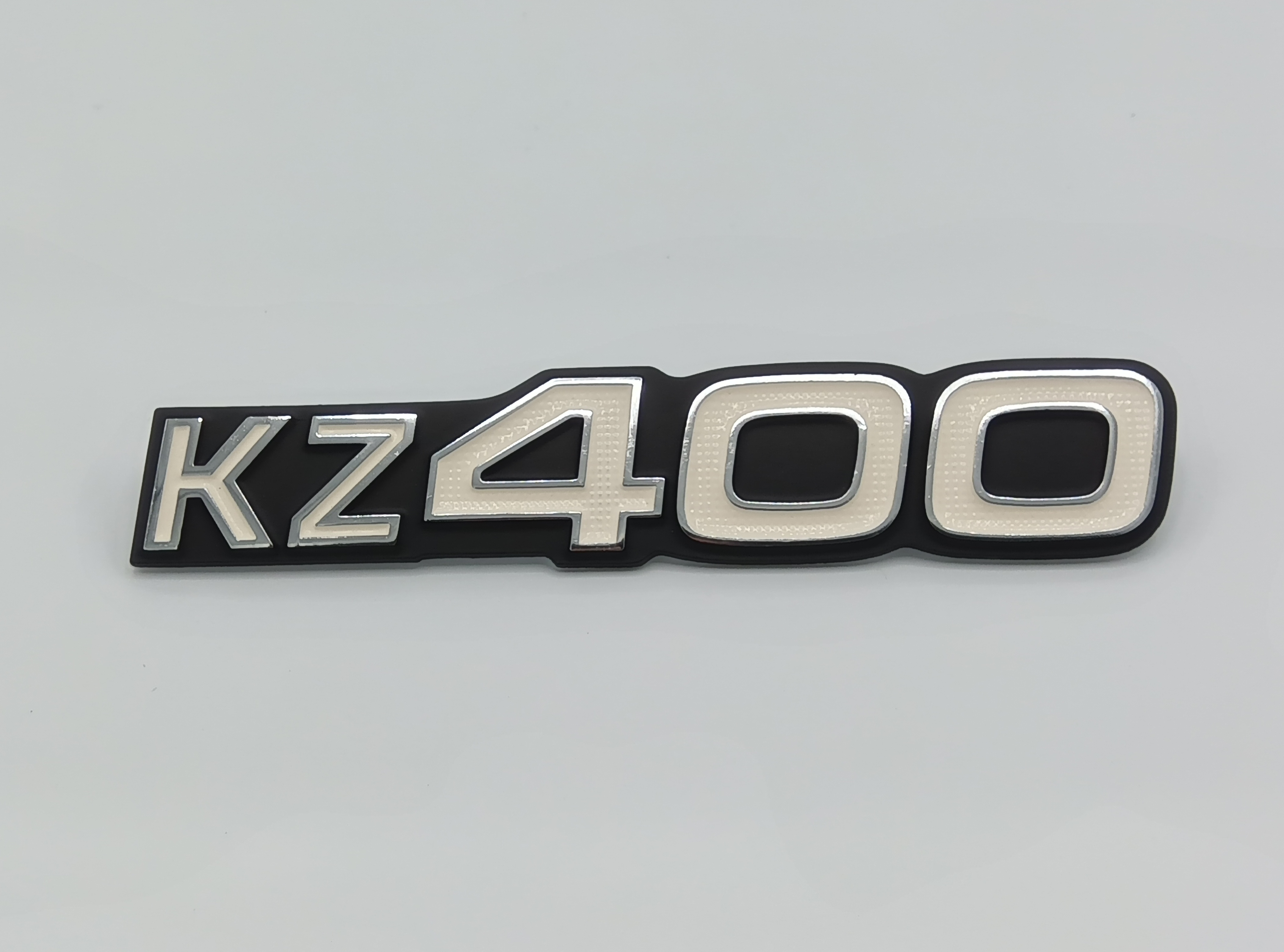 1976年 KZ400 SIDE COVER EMBLEM "KZ400"